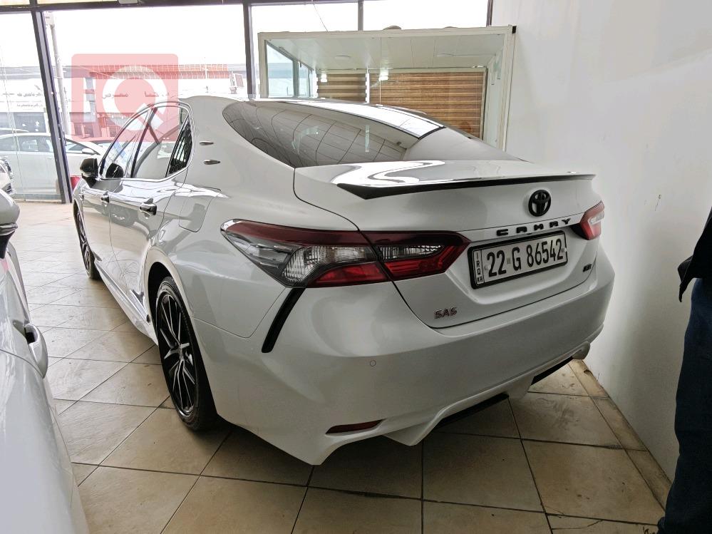 تۆیۆتا کامری